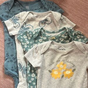 Set of 4 Short Sleeve Bodysuits